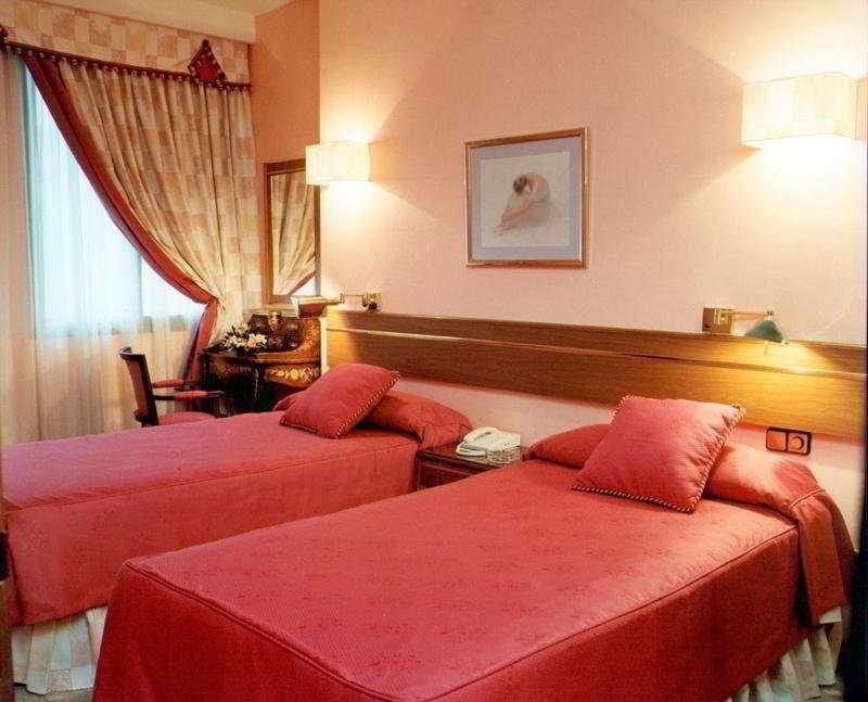 Foxa 25 Hotel Madrid Room photo